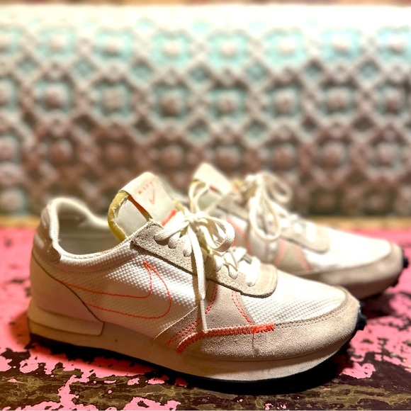 NIKE Women’s Daybreak Type 'White Hyper Crimson' tennis shoes Sz 7 - Picture 1 of 12